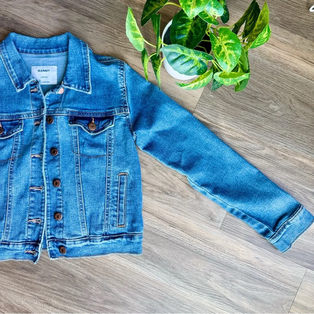 Old Navy Kids L(10–12) Medium Wash Denim Trucker Jacket Button-Front Jean Jacket